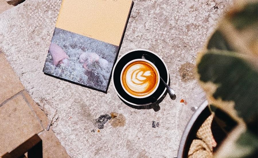 café
